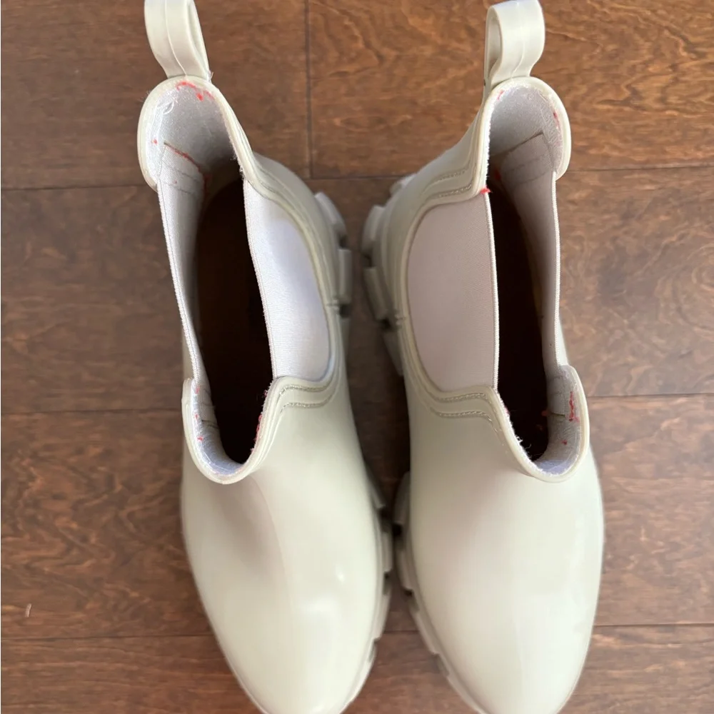 Women's Cream Chelsea Boots - Picture 3 of 7